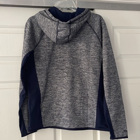 Under Armour Top Size M - Picture 7 of 8